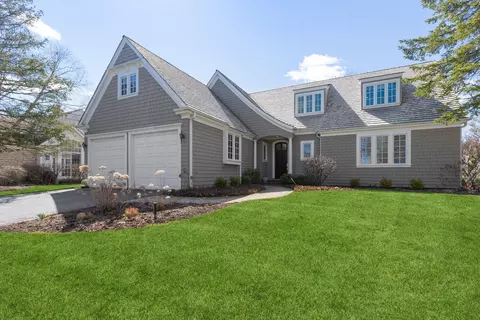 320 Meadow Lake Ln, Lake Forest, IL 60045