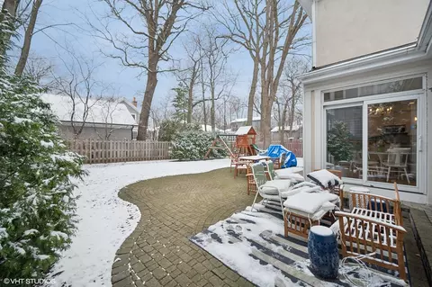 Exterior - 561 Drexel Ave, Glencoe, IL 60022 photo 4 of 4