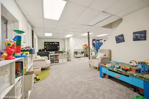 Living - 561 Drexel Ave, Glencoe, IL 60022 photo 7 of 9