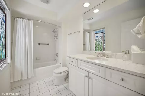 Bath - 561 Drexel Ave, Glencoe, IL 60022 photo 3 of 5