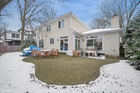 Exterior - 561 Drexel Ave, Glencoe, IL 60022 photo 3 of 4