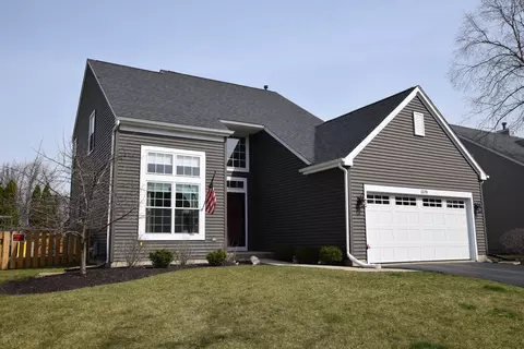 1570 Autumncrest Dr, Crystal Lake, IL 60014