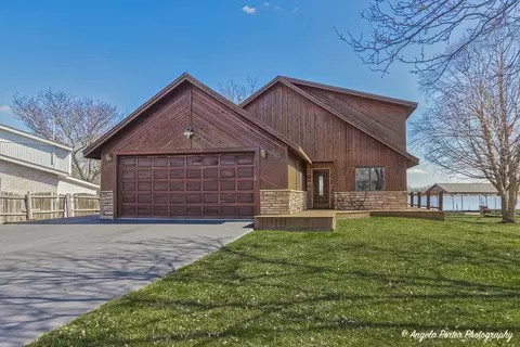 905 Fortress Dr, Mchenry, IL 60050
