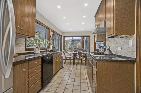 Kitchen - 9237 Hamlin Ave, Evanston, IL 60203 photo 1 of 3
