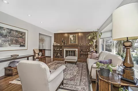 Living - 9237 Hamlin Ave, Evanston, IL 60203 photo 2 of 5
