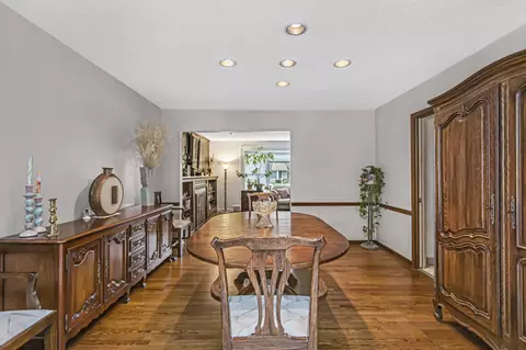 Dining - 9237 Hamlin Ave, Evanston, IL 60203 photo 2 of 3
