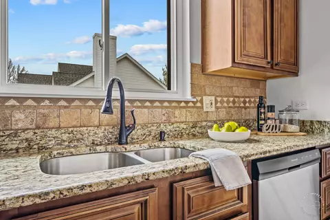 1653 Mcdowell Ave, Aurora, IL 60504 photo 8