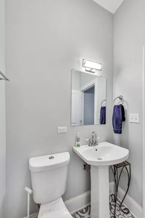 732 E 42nd St, Chicago, IL 60653 photo 16