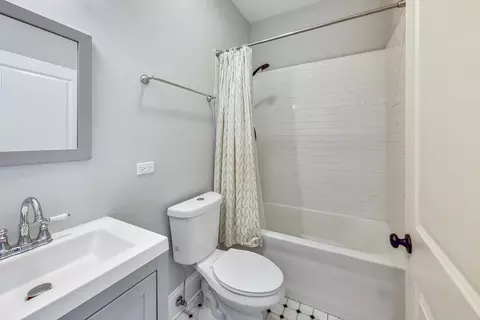 732 E 42nd St, Chicago, IL 60653 photo 27