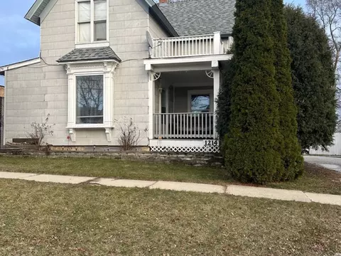 1214 Park St, Mchenry, IL 60050
