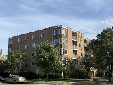 1333 Maple Ave #2B, Evanston, IL 60201