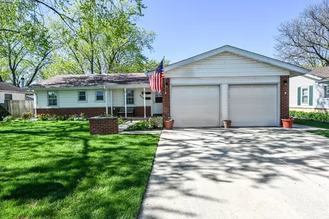 560 Walnut Ln, Elk Grove Village, IL 60007