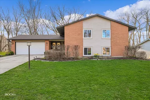 509 Clover Ln, Bolingbrook, IL 60440