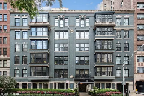 223 E Delaware Pl #5E, Chicago, IL 60611