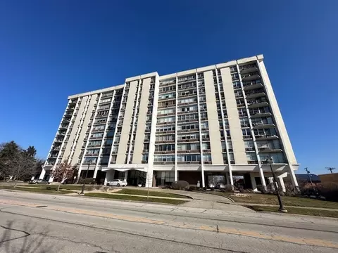 33 N Main St #9K, Lombard, IL 60148