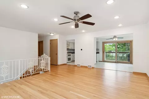 921 S Spring Rd, Elmhurst, IL 60126 photo 3