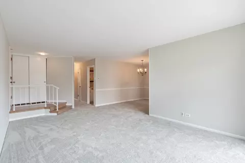 1044 Creekside Ct #1AR, Wheeling, IL 60090 photo 2