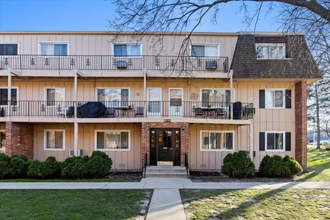 2400 Algonquin Rd #18, Rolling Meadows, IL 60008