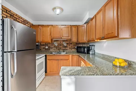 Kitchen - 2400 Algonquin Rd #18, Rolling Meadows, IL 60008 photo 1 of 2