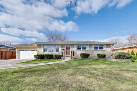 690 W Ronald Dr, Addison, IL 60101