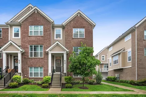 824 Center St, Des Plaines, IL 60016