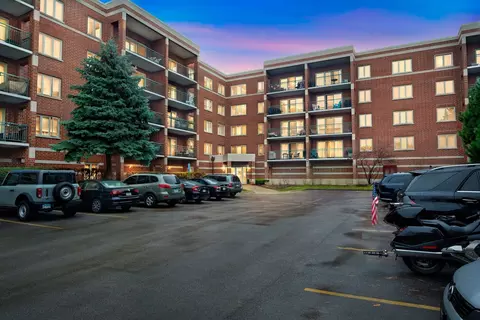 6401 W Berteau Ave #205, Chicago, IL 60634
