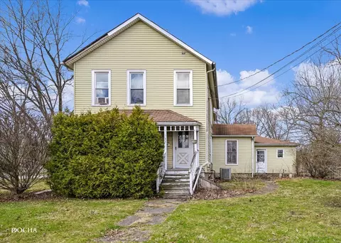 251 S Water St, Batavia, IL 60510