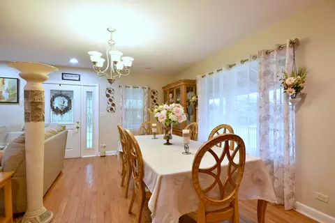Dining - 16989 E Ritchie Rd, Rochelle, IL 61068 photo 4 of 5