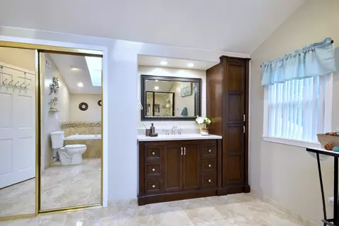 Bath - 16989 E Ritchie Rd, Rochelle, IL 61068 photo 4 of 4