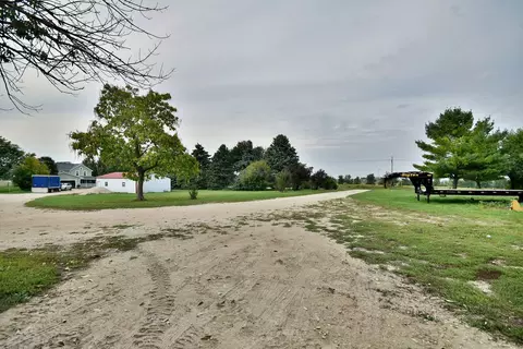 Exterior - 16989 E Ritchie Rd, Rochelle, IL 61068 photo 37 of 41