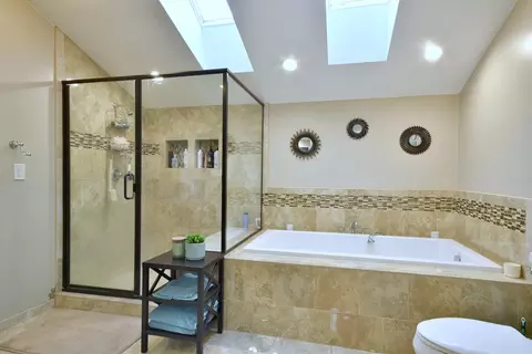 Bath - 16989 E Ritchie Rd, Rochelle, IL 61068 photo 2 of 4