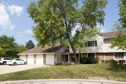 967 Pine Tree Cir #967, Buffalo Grove, IL 60089