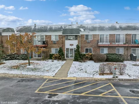 10381 Dearlove Rd #2E, Glenview, IL 60025