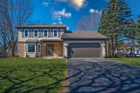 8 Bradbury Ct, Fox River Grove, IL 60021
