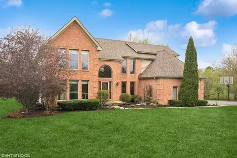 35 Rosewood Dr, Hawthorn Woods, IL 60047