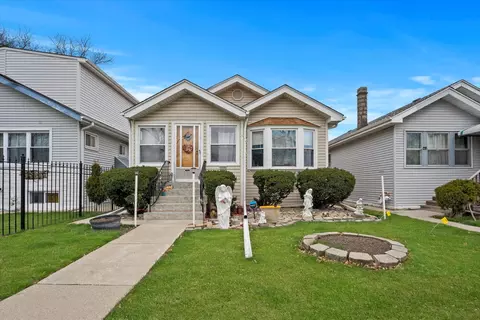 5520 W Grace St, Chicago, IL 60641