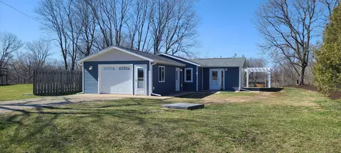 332 S Canal Dr, Dixon, IL 61021