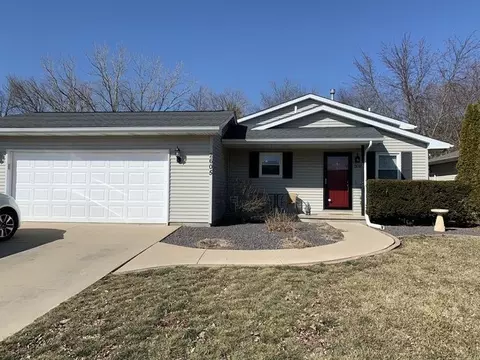 2605 Binghamton Ln, Bloomington, IL 61705