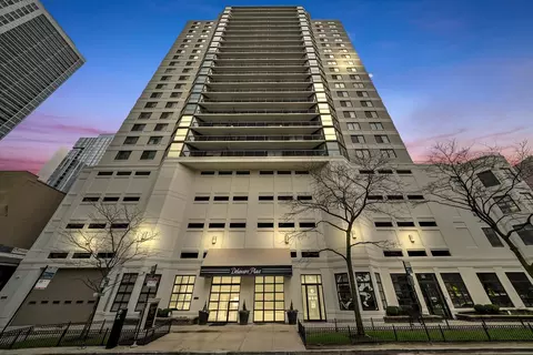 33 W Delaware Pl #15C, Chicago, IL 60610