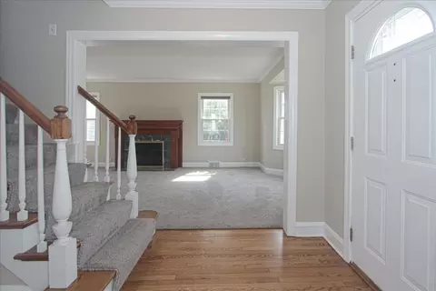 281 Oxford Rd, Des Plaines, IL 60016 photo 2