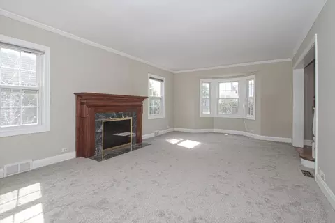 281 Oxford Rd, Des Plaines, IL 60016 photo 3