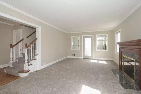 281 Oxford Rd, Des Plaines, IL 60016 photo 4