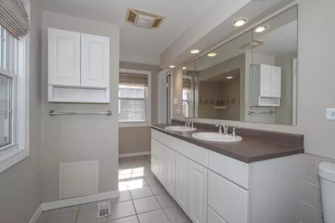 281 Oxford Rd, Des Plaines, IL 60016 photo 16
