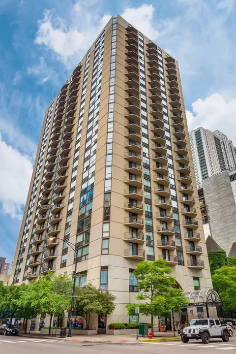 70 W Huron St #906, Chicago, IL 60654