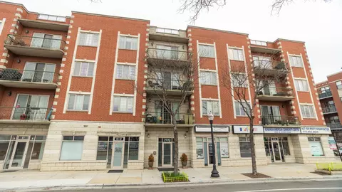 2900 W Irving Park Rd #302, Chicago, IL 60618