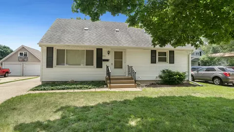831 Grand Ave, Loves Park, IL 61111