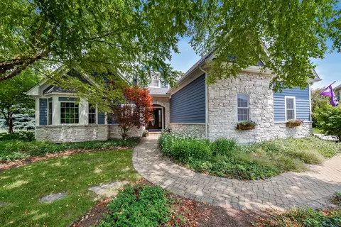 47 Marsh Ln, Batavia, IL 60510