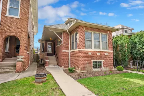 2951 W Leland Ave, Chicago, IL 60625
