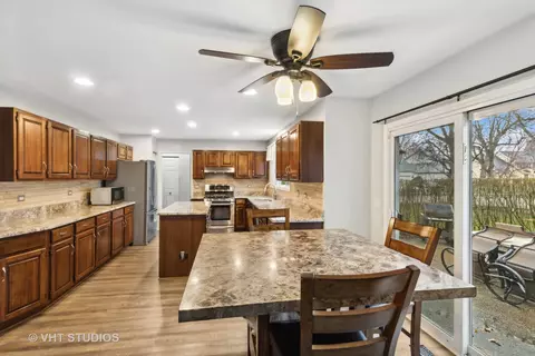 Kitchen - 1055 Cobblers Crossing Rd, Elgin, IL 60120 photo 1 of 3