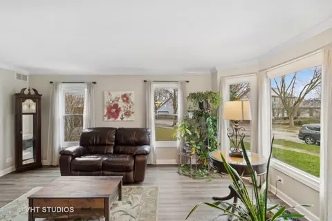Living - 1055 Cobblers Crossing Rd, Elgin, IL 60120 photo 1 of 4